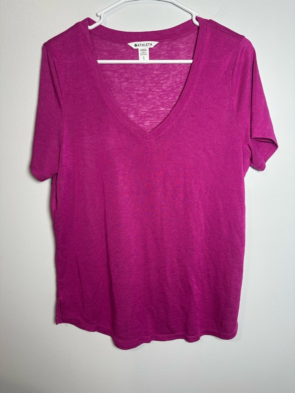 Athleta Women's Bright Magenta V-Neck Short Sleeve Tee Size Large